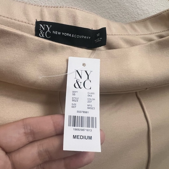 New York & company women Pintuck Wide Leg Pants Medium Natural color New w/ tag - Picture 7 of 7